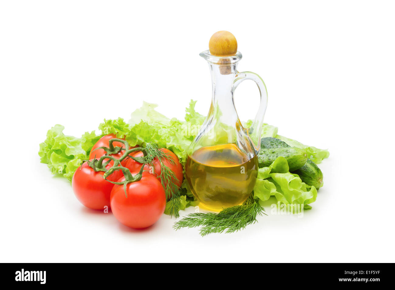 Mettre les légumes et cruche d'huile végétale isolé sur fond blanc Banque D'Images