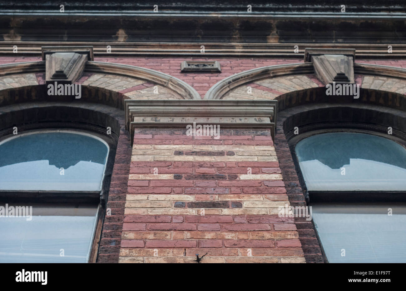 La façade de l'immeuble en brique rouge de l'architecture Banque D'Images
