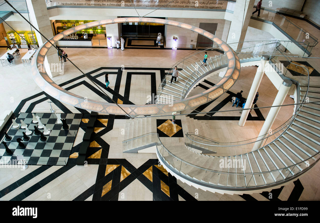 Le bel intérieur du musée d'art islamique de Doha, Qatar. Banque D'Images