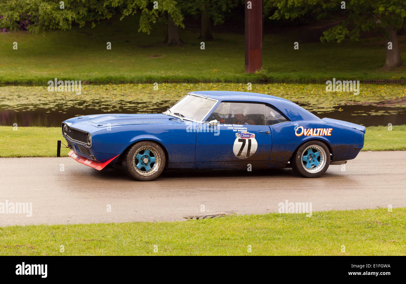 Une première génération de 1968, Chevrolet Camaro en prenant part à une course de Sprint à Motorsport au Park 2014. Banque D'Images
