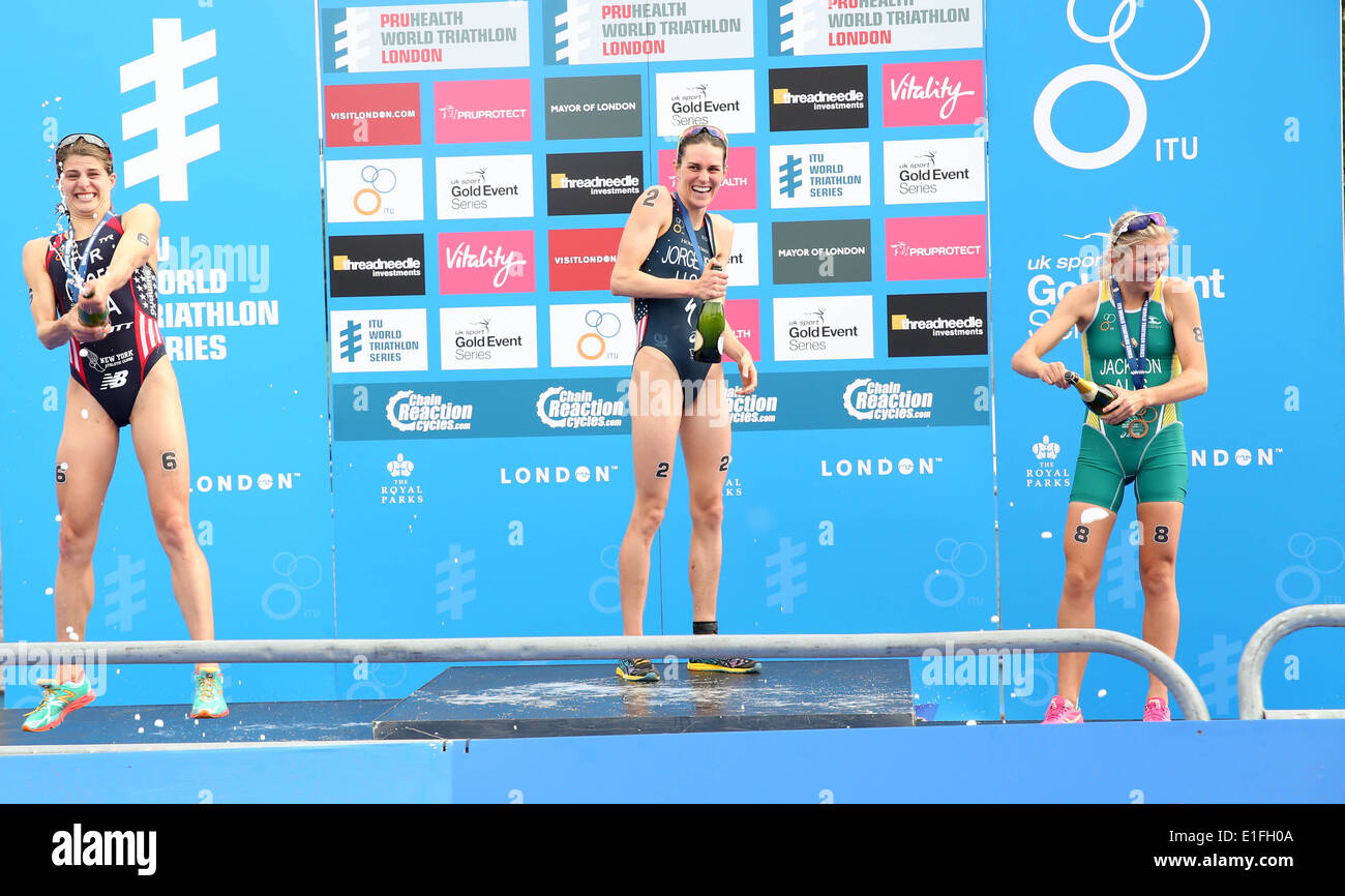 Groff, Gwen Jorgensen et Emma Jackson célébrant la victoire pendant le triathlon ITU 2014 tenue à Londres Banque D'Images