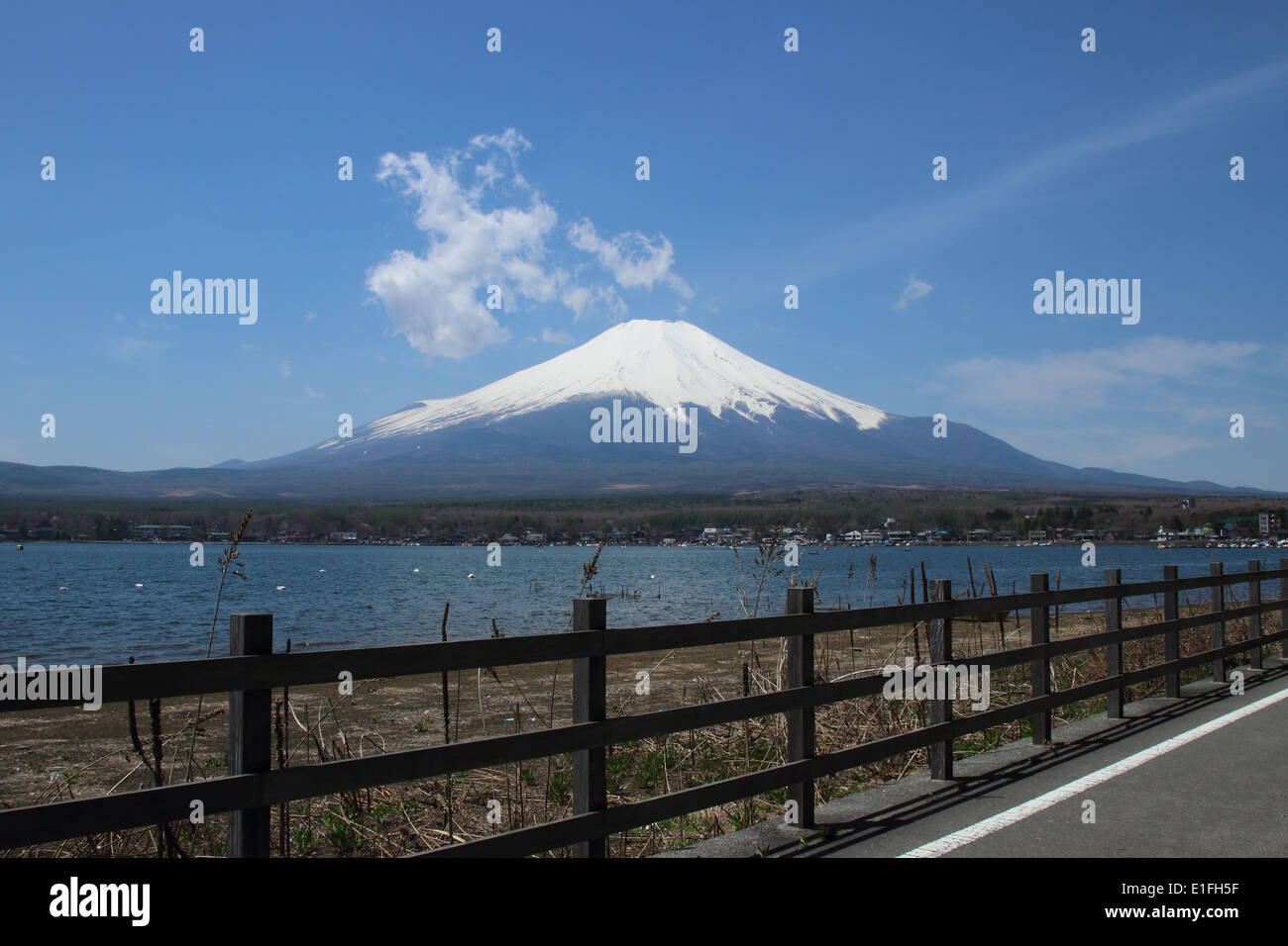 Mt.Fuji au lac Yamanaka, Yamanashi, Japon Banque D'Images