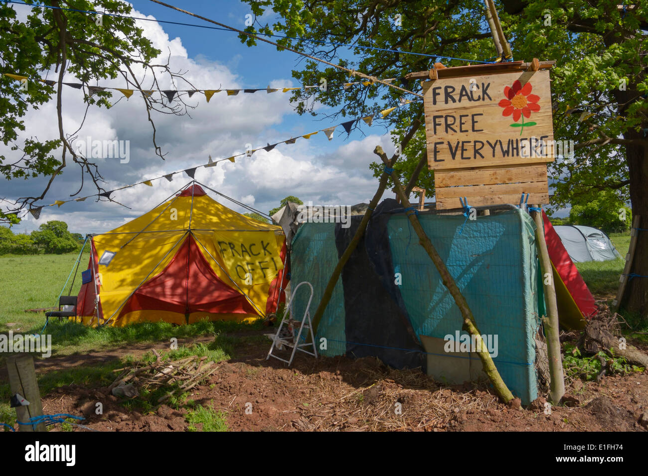 La protection communautaire d'Upton Camp, un camp de protestation anti-fracturation près de Chester. Banque D'Images