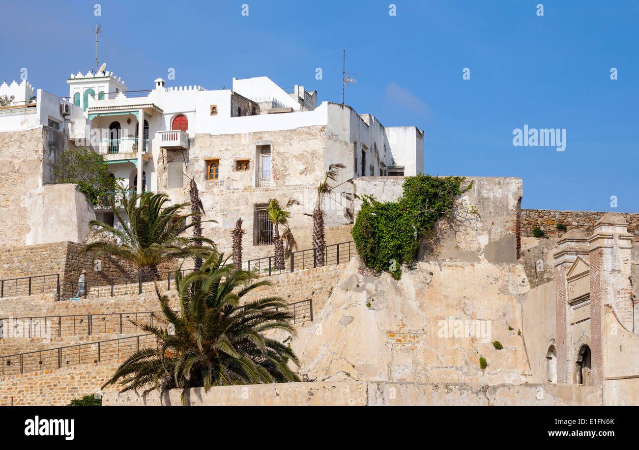 Ancienne forteresse et maisons individuelles à Médine. Tanger, Maroc Banque D'Images