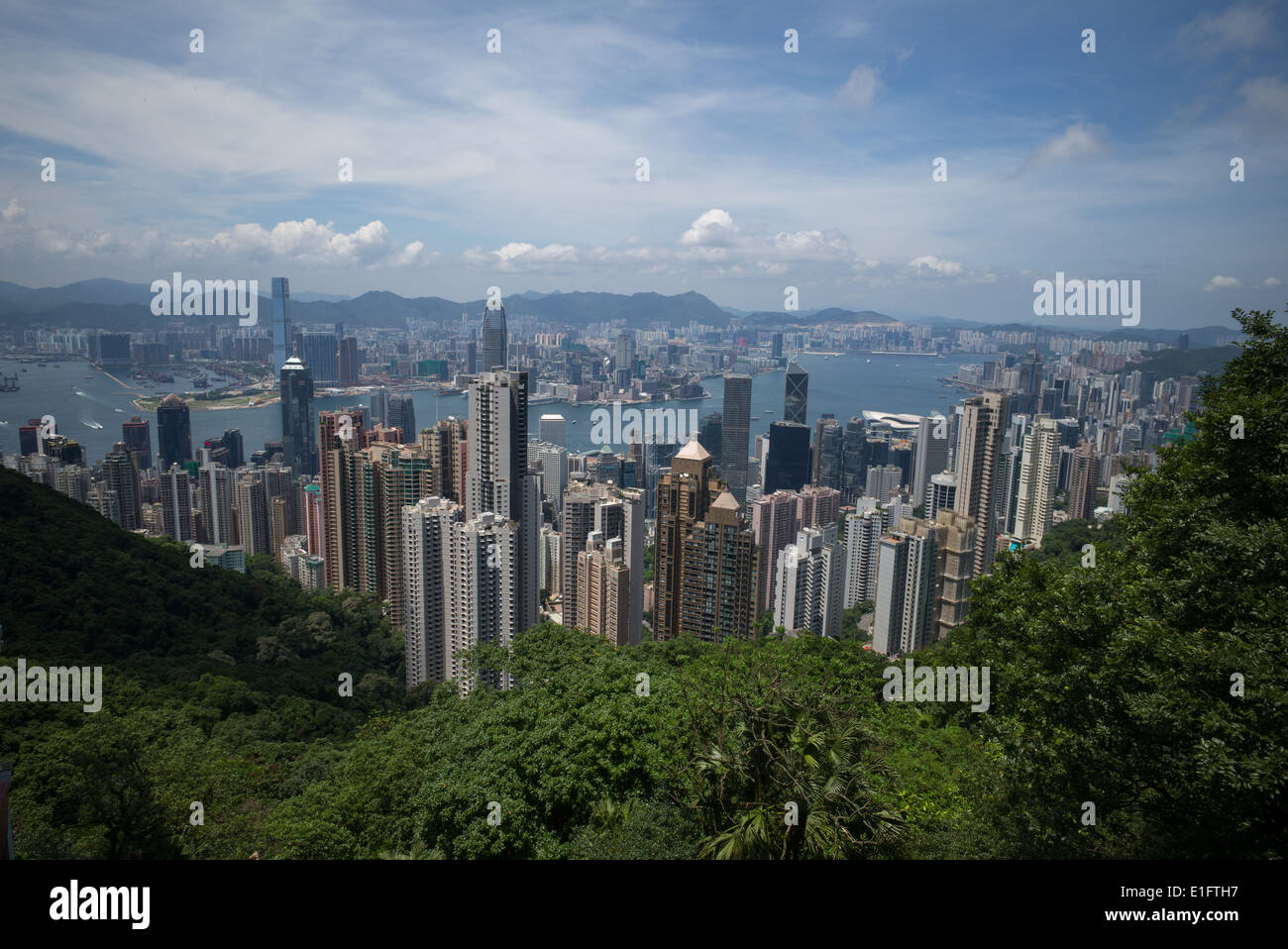 Voir l'île de Hong Kong et la baie de la pointe au cours d'une journée ensoleillée Banque D'Images Voir l'île de Hong Kong et la baie de la pointe au cours d'une journée ensoleillée Banque D'Images