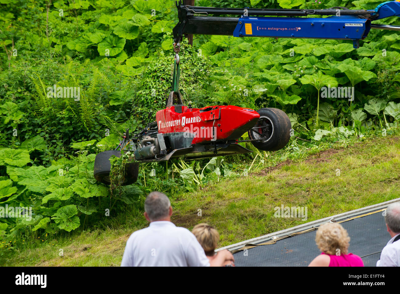 Voiture de course s'est écrasé à Shelsley Walsh Worcestershire hillclimb England UK Banque D'Images