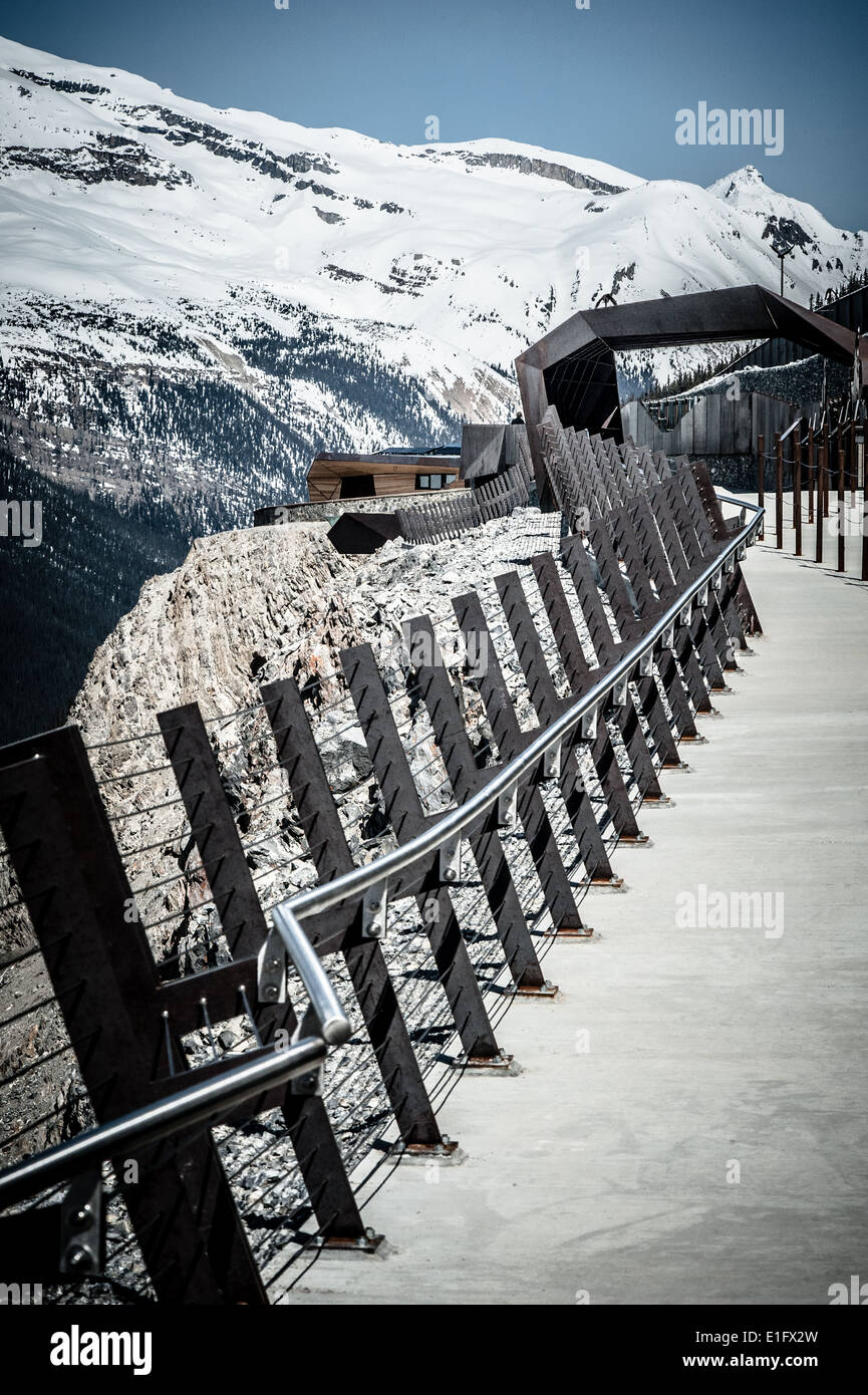 Le tout nouveau (mai 2014) Glacier Skywalk plate-forme d'observation 918 pieds au-dessus de la vallée. Jasper, en Alberta. Canada Banque D'Images