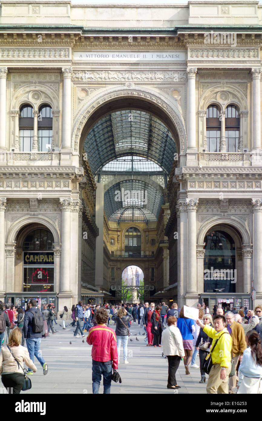 Galerie Vittorio Emanuele, entrée privée, vue de la place du Duomo de Milan, Italie Banque D'Images