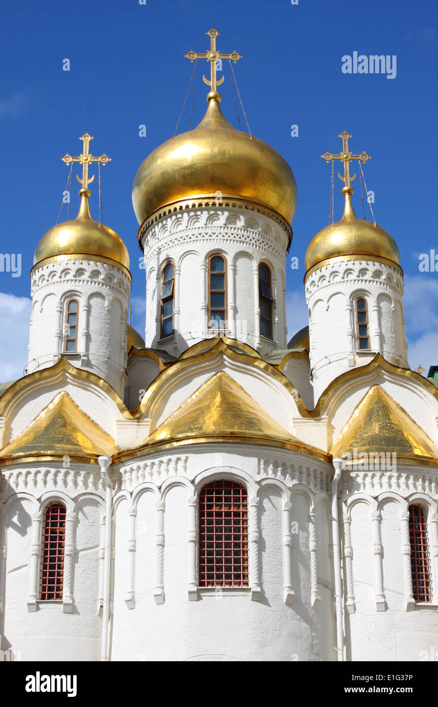 Les dômes dorés de la cathédrale de l'Annonciation à Moscou Kremlin, Russie Banque D'Images Les dômes dorés de la cathédrale de l'Annonciation à Moscou Kremlin, Russie Banque D'Images