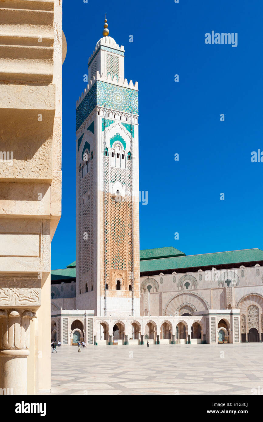 Vue sur le magnifique minaret pour la grande mosquée d'Hassan II à Casablanca, Maroc. Banque D'Images