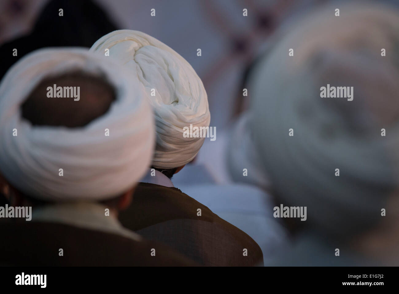 Téhéran, Iran. 3 juin, 2014. Clercs assister à une cérémonie pour marquer l'anniversaire de la mort de l'Iran de la fin de l'Ayatollah Ruhollah Khomeiny à Khomeyni culte dans le cimetière Behesht Zahra dans le sud de Téhéran. (Credit : Crédit : Morteza Nikoubazl/ZUMAPRESS.com/Alamy Live News) Banque D'Images