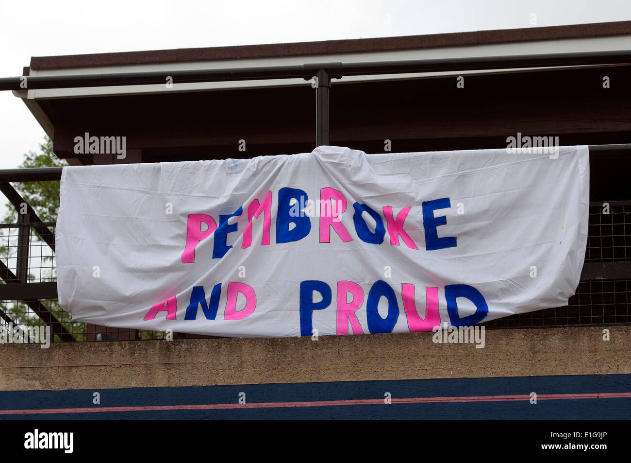 Bannière à Pembroke College, Oxford, Royaume-Uni boathouse Banque D'Images