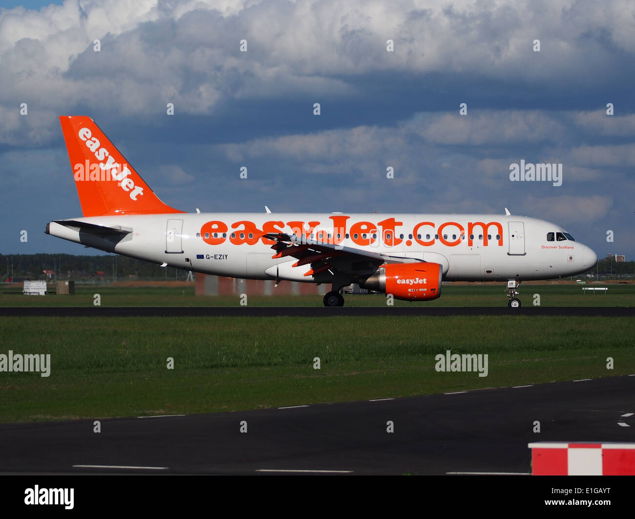 G-EZIY, atterrissage à Schiphol (AMS - EHAM), aux Pays-Bas, 06mai2014 Banque D'Images