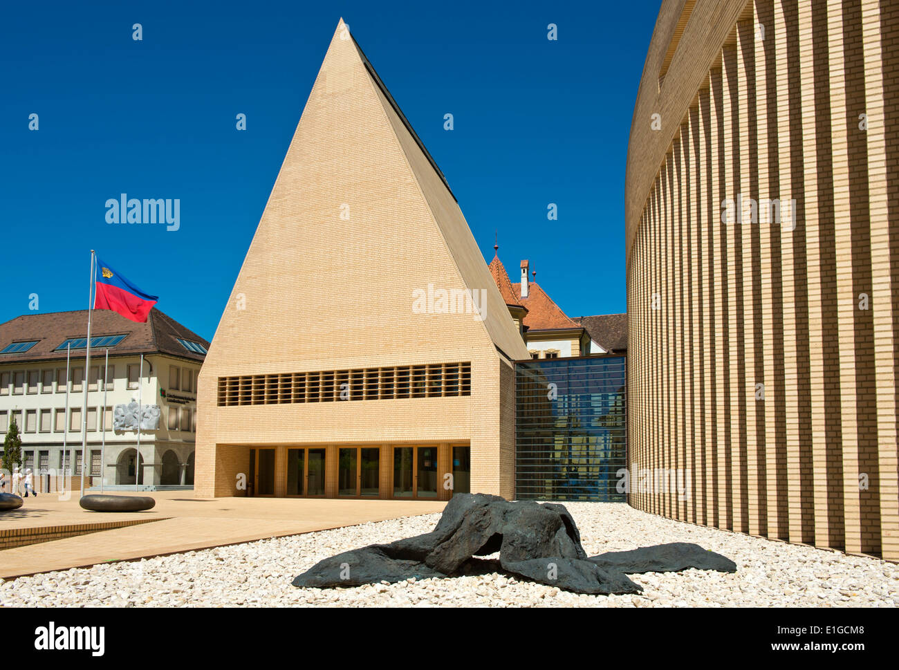 Sculpture à la maison des Welwitschia parlement de Vaduz, Principauté de Liechtenstein, de l'Europe Banque D'Images