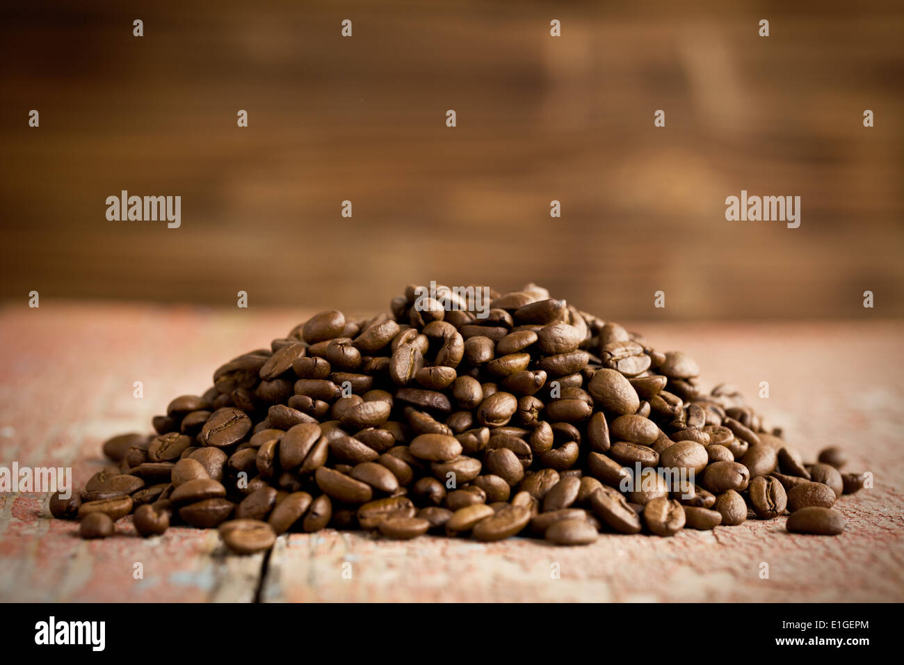 Le tas de grains de café torréfiés Banque D'Images