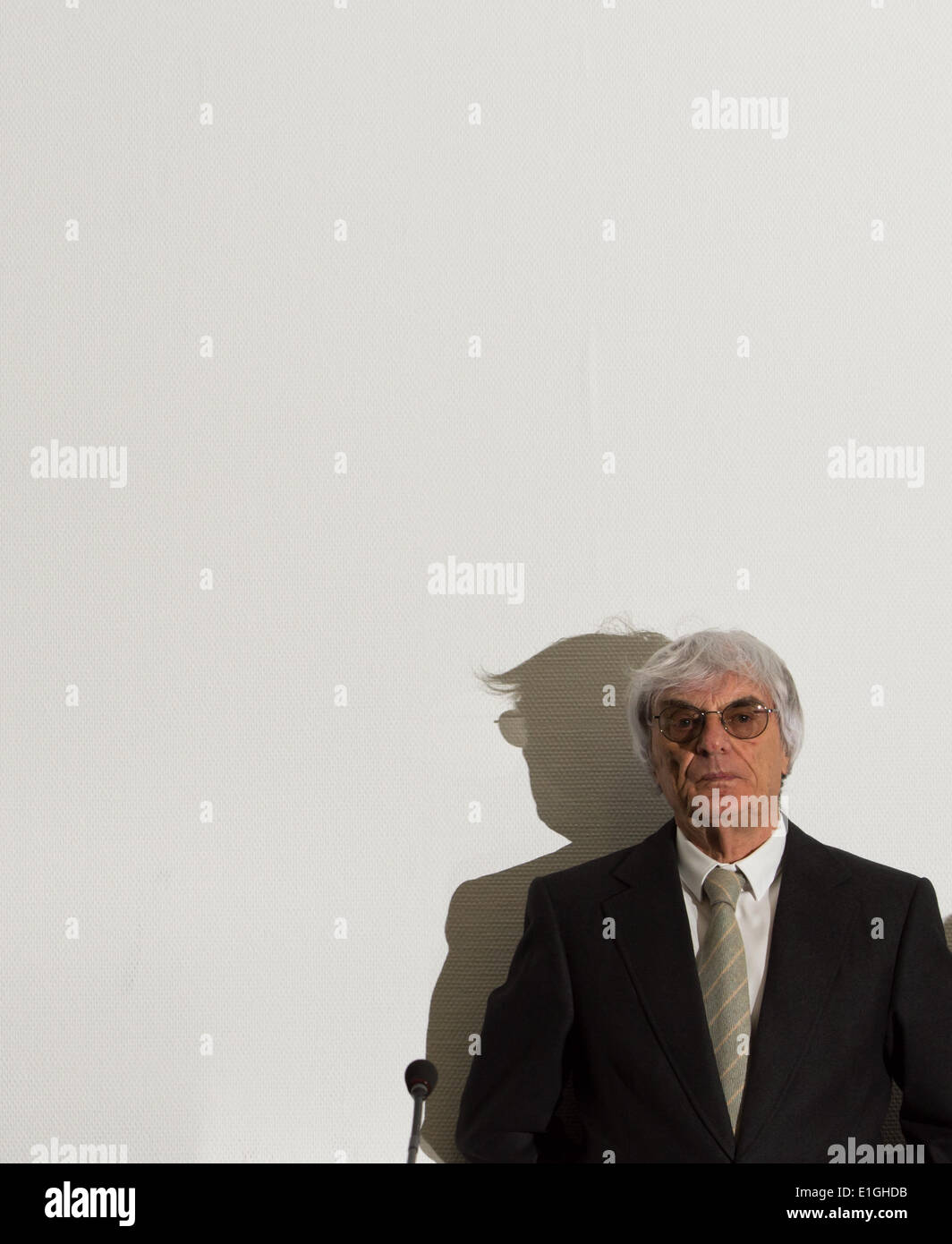 Munich, Allemagne. 04 Juin, 2014. Patron de formule 1 Bernie Ecclestone apparaît à la cour régionale de Munich, Allemagne, 04 juin 2014. Ecclestone est accusé de corruption et d'incitation à l'abus de confiance "dans un cas particulièrement grave' sur une 44 millions de dollar US paiement à un banquier allemand, que les procureurs allèguent était destinée à faciliter la vente de la formule d'un groupe à un acheteur d'Ecclestone. Photo : PETER KNEFFEL/dpa/Alamy Live News Banque D'Images