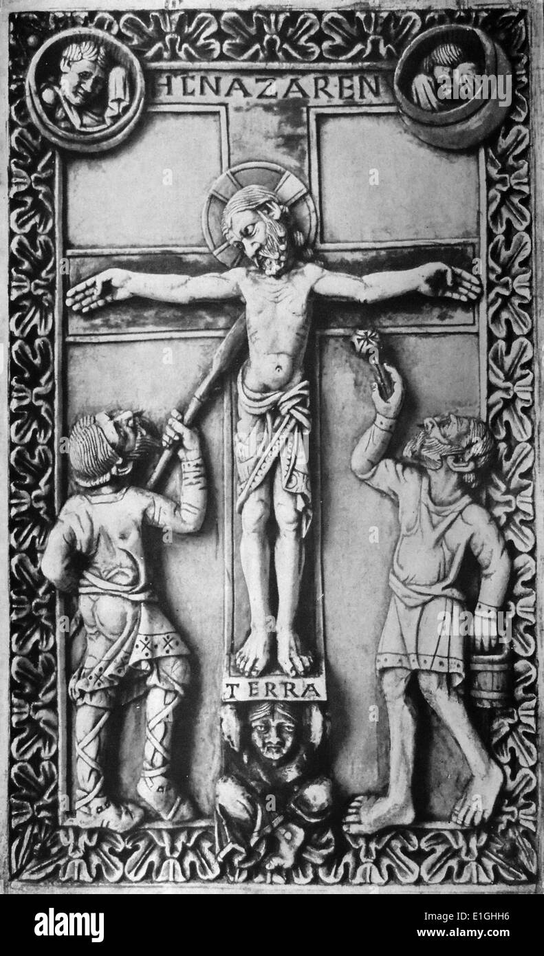 Gravure détaillée décrivant la crucifixion de Jésus Christ. Chaque côté de la croix, les soldats romains se torturer Jésus crucifié. En date du 18e siècle Banque D'Images