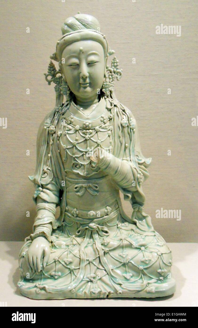 Assis Bodhisativa, dynastie Yuan, fin 13e-14e siècle. Porcelaine avec décoration de secours. Banque D'Images