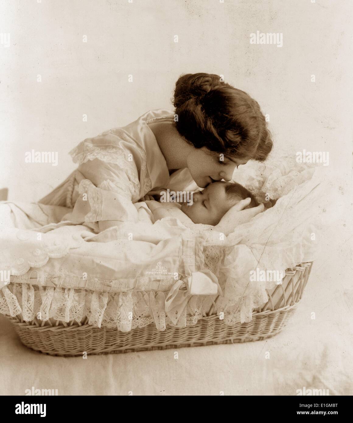 Fin du 19ème siècle photo d'une mère et bébé enfant Banque D'Images