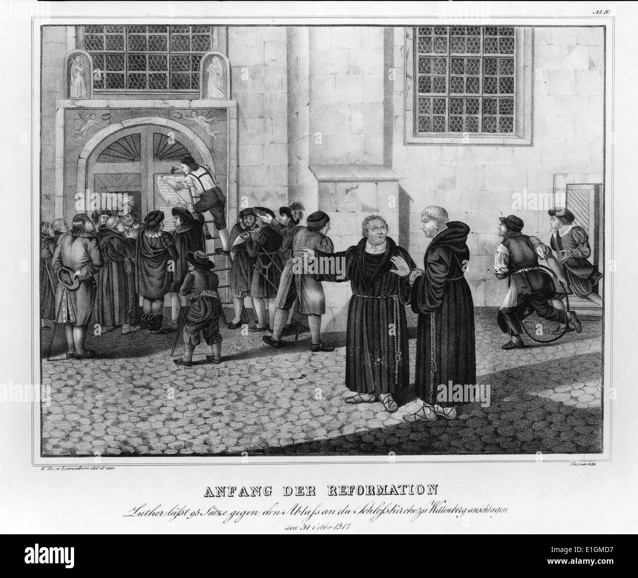 Illustration d'une petite foule s'est rassemblée pour regarder comme Martin Luther dirige le détachement de ses 95 thèses, pour protester contre la pratique de la vente des indulgences, à la porte de l'église du château de Wittenberg. Datée 1517 Banque D'Images