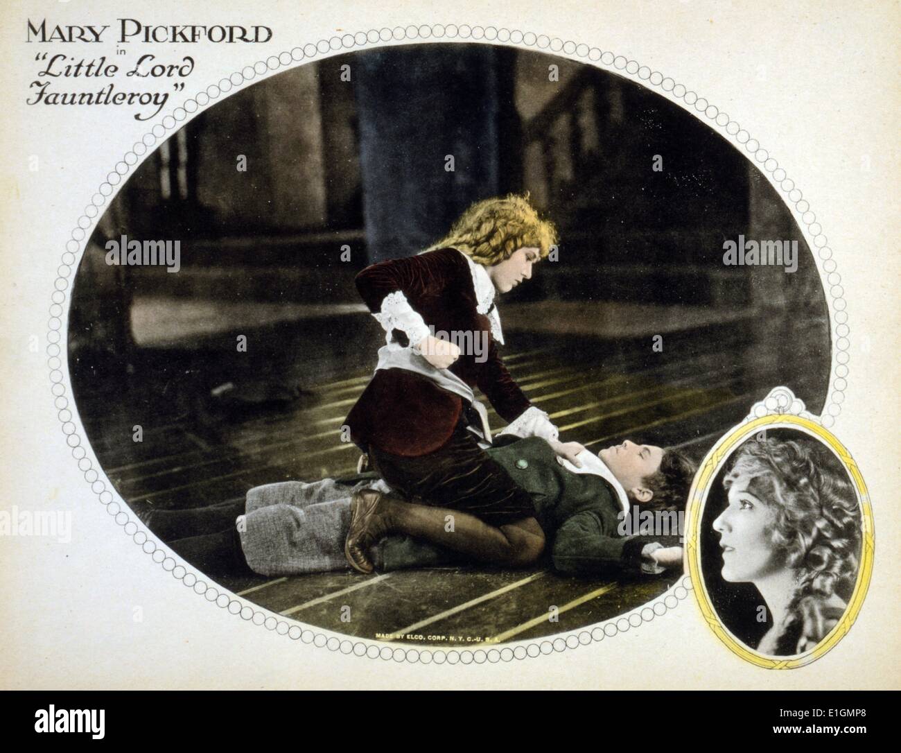 Carte Hall montrant Mary Pickford à propos de perforer l'acteur Francis Marion lors d'une scène du film "Petit Lord Fauntleroy". Datée 1921 Banque D'Images