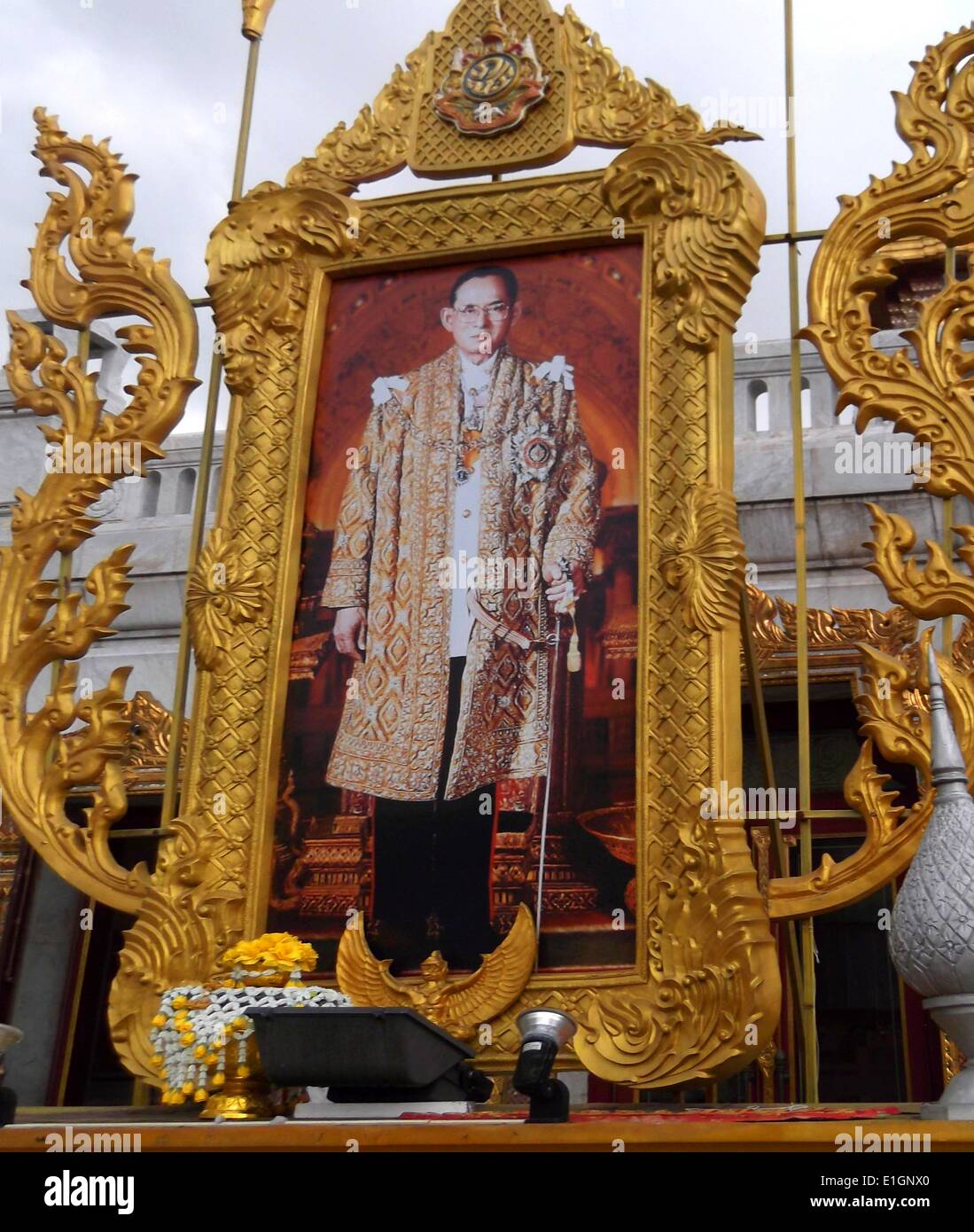 Bhumibol Adulyadej né le 5 décembre 1927) est le Roi de Thaïlande. Connu sous le nom de Rama IX. Ayant régné depuis le 9 juin 1946, il est le plus ancien monarque régnant dans l'histoire Thaïe Banque D'Images