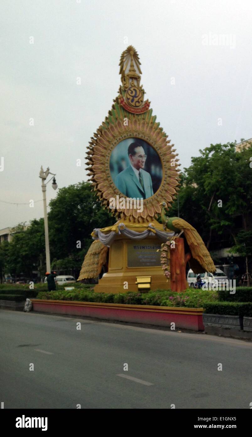 Bhumibol Adulyadej né le 5 décembre 1927) est le Roi de Thaïlande. Connu sous le nom de Rama IX. Ayant régné depuis le 9 juin 1946, il est le plus ancien monarque régnant dans l'histoire Thaïe Banque D'Images