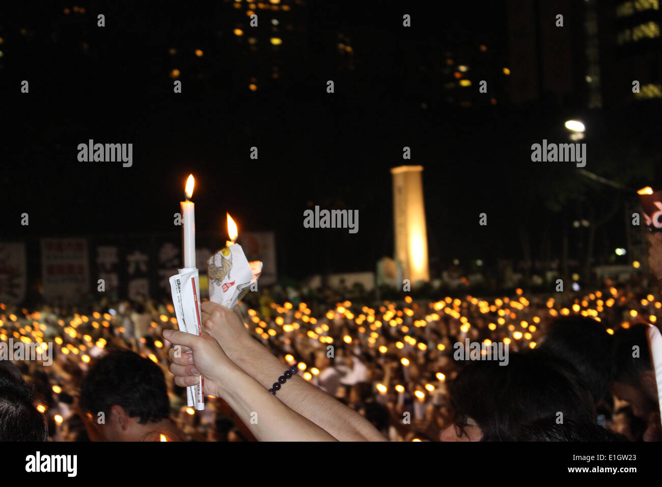 Hong Kong. 04 Juin, 2014. Hong Kong, les gens prennent part à la veillée aux chandelles pour marquer le 25e anniversaire de la Place Tienanmen 1989 Crédit : Robert SC Kemp/Alamy Live News Banque D'Images