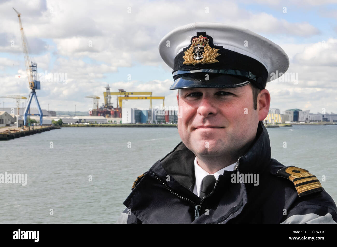 Le Capitaine Mark Quinn, Royal Navy, chef de l'armement à bord du HMS Richmond Banque D'Images