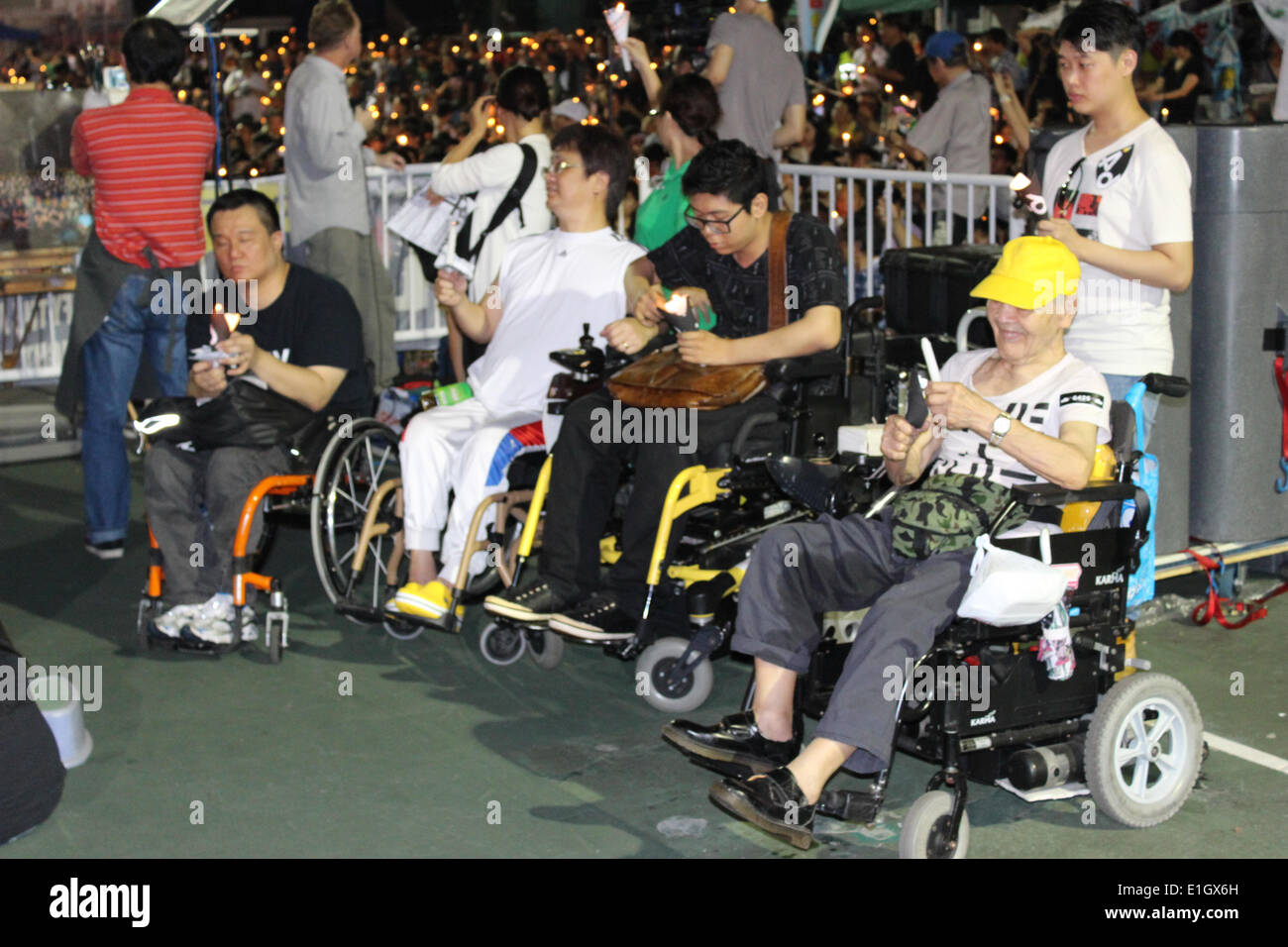 Hong Kong. 04 Juin, 2014. Des milliers participent à la veillée aux chandelles à Hong Kong. Crédit : Robert SC Kemp/Alamy Live News Banque D'Images