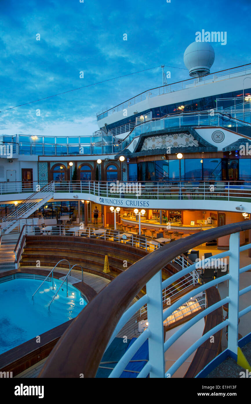 En mer à bord du Emerald Princess Cruise Ship Banque D'Images
