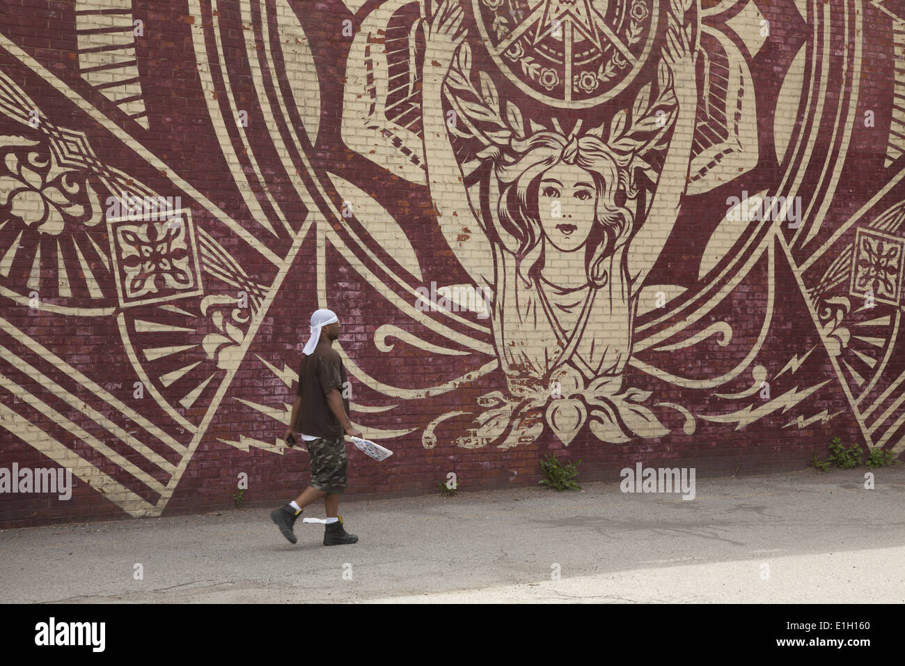 Fresque sur un mur dans le quartier de Brooklyn DUMBO accueil à de nombreux artistes et créatifs dans divers domaines. Banque D'Images