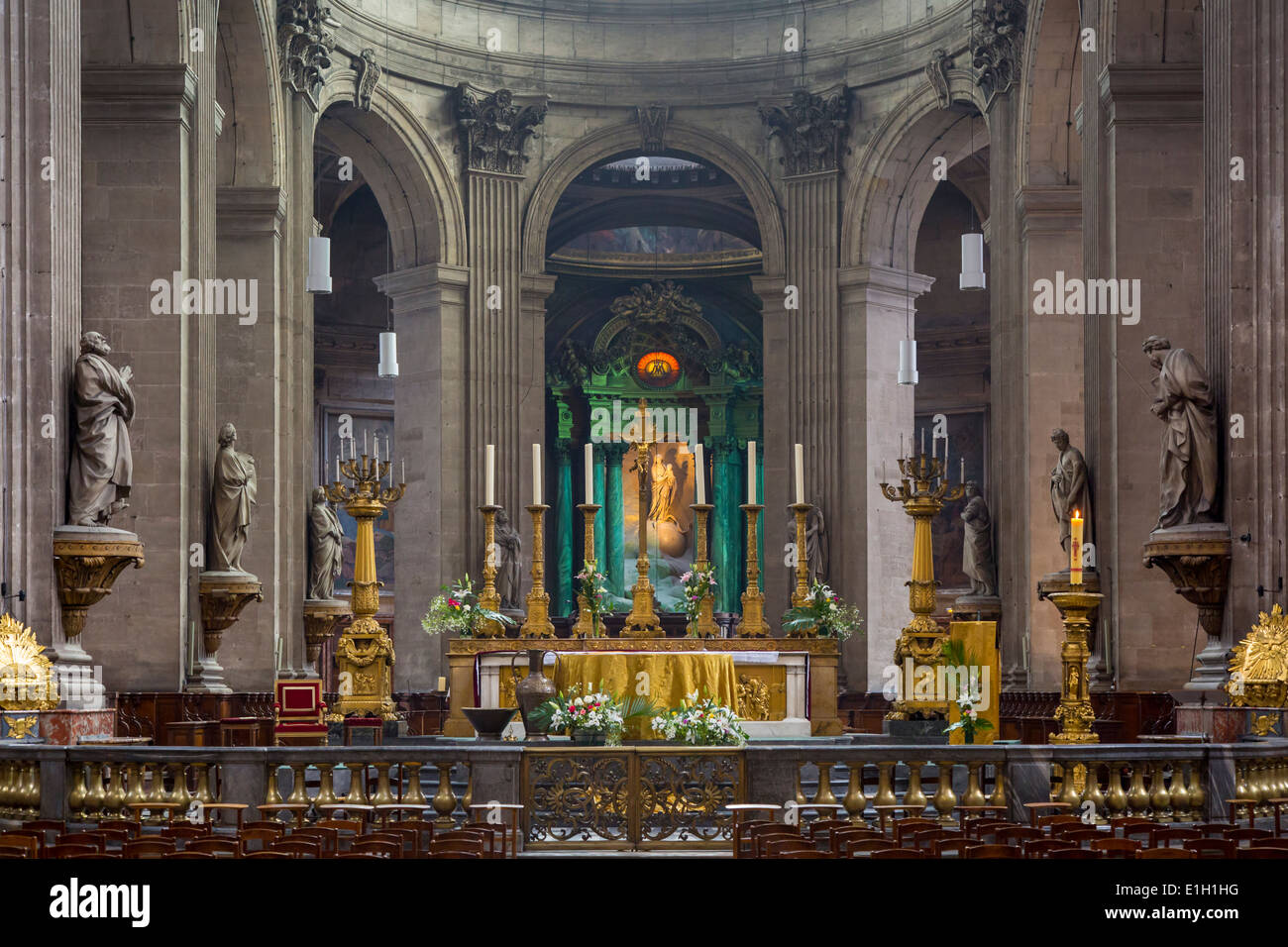 Vue de l'intérieur de l'Eglise Saint Sulpice, Saint Germain des Prés, Paris France Banque D'Images