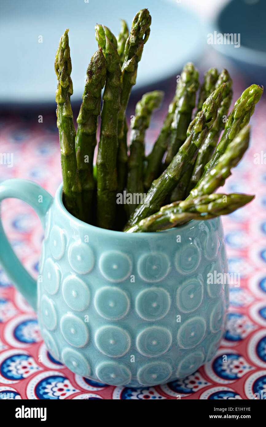 Mug de pointes d'asperge Banque D'Images