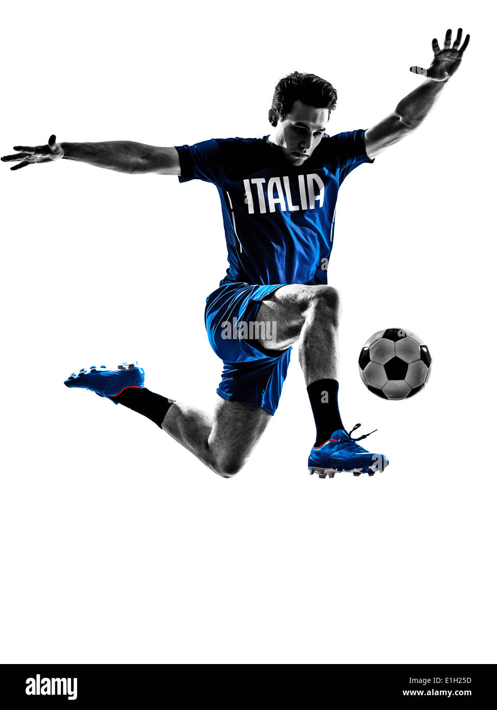 Un joueur de football italien man playing football sautant en silhouette fond blanc Banque D'Images