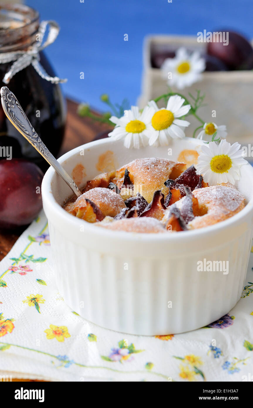 Petite Tarte aux prunes en pot Banque D'Images
