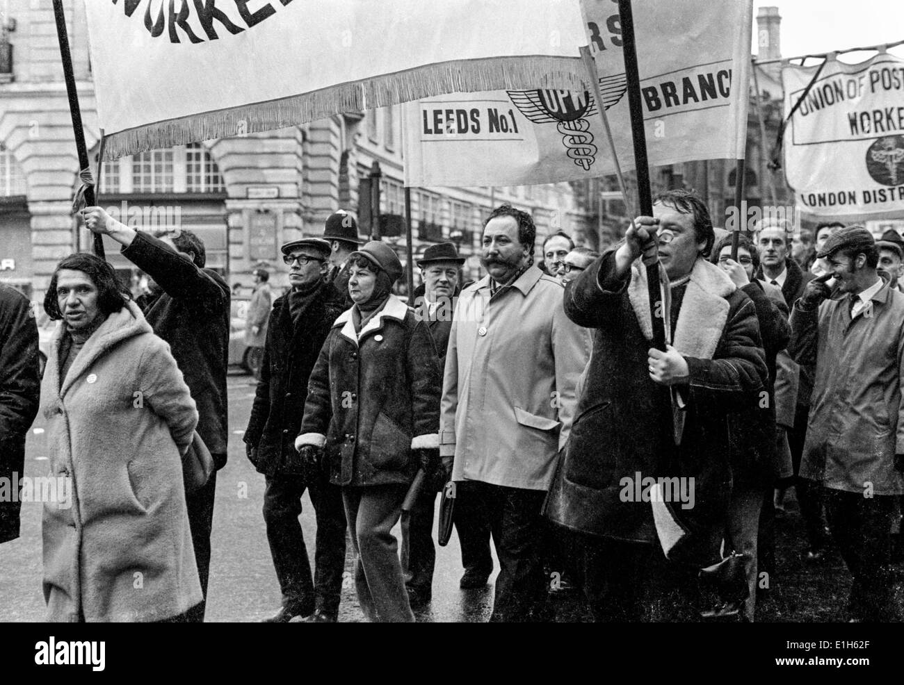 Grève des postiers en solidarité avec les mineurs de charbon, marchant à Londres, mars 1972 Banque D'Images
