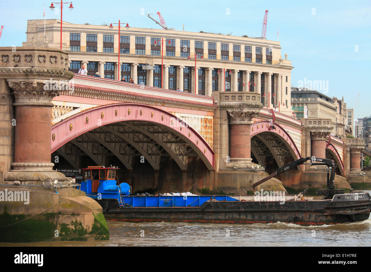 Royaume-uni, Angleterre, Londres, Southwark, Thames River, péniche, Banque D'Images