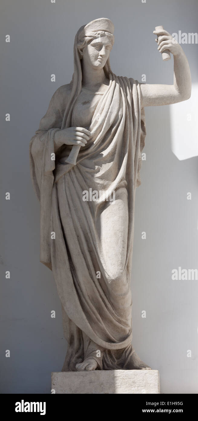 Athéna - déesse de la sagesse. La sculpture de S.Pimenov (1822) dans les niches dans le parc Yelagin logement Cuisine Banque D'Images