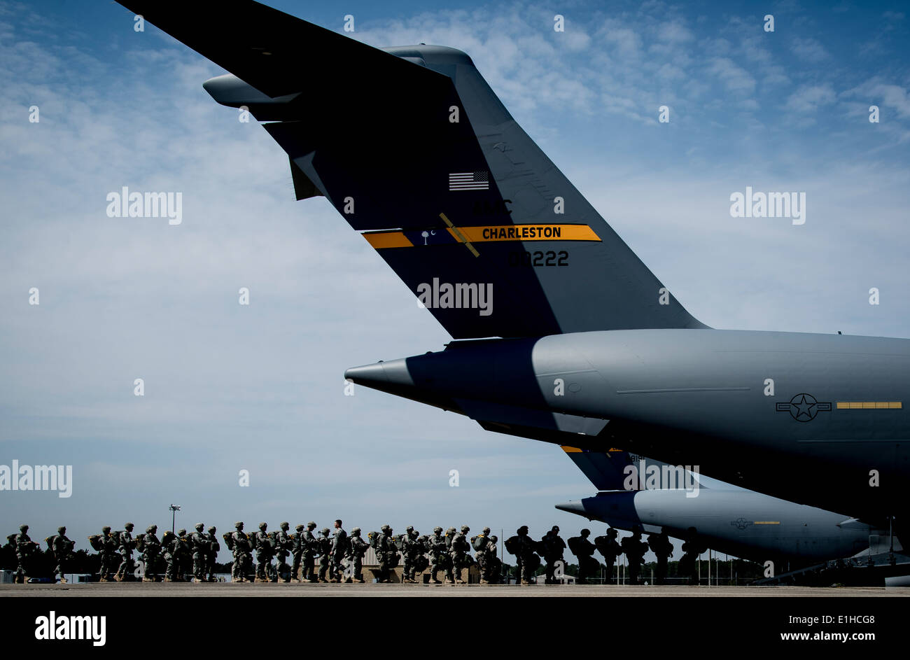 Des soldats américains affectés à la 82e division aéroportée dans un Air Force C-17 Globemaster III le 27 mars 2014, à Ft Banque D'Images