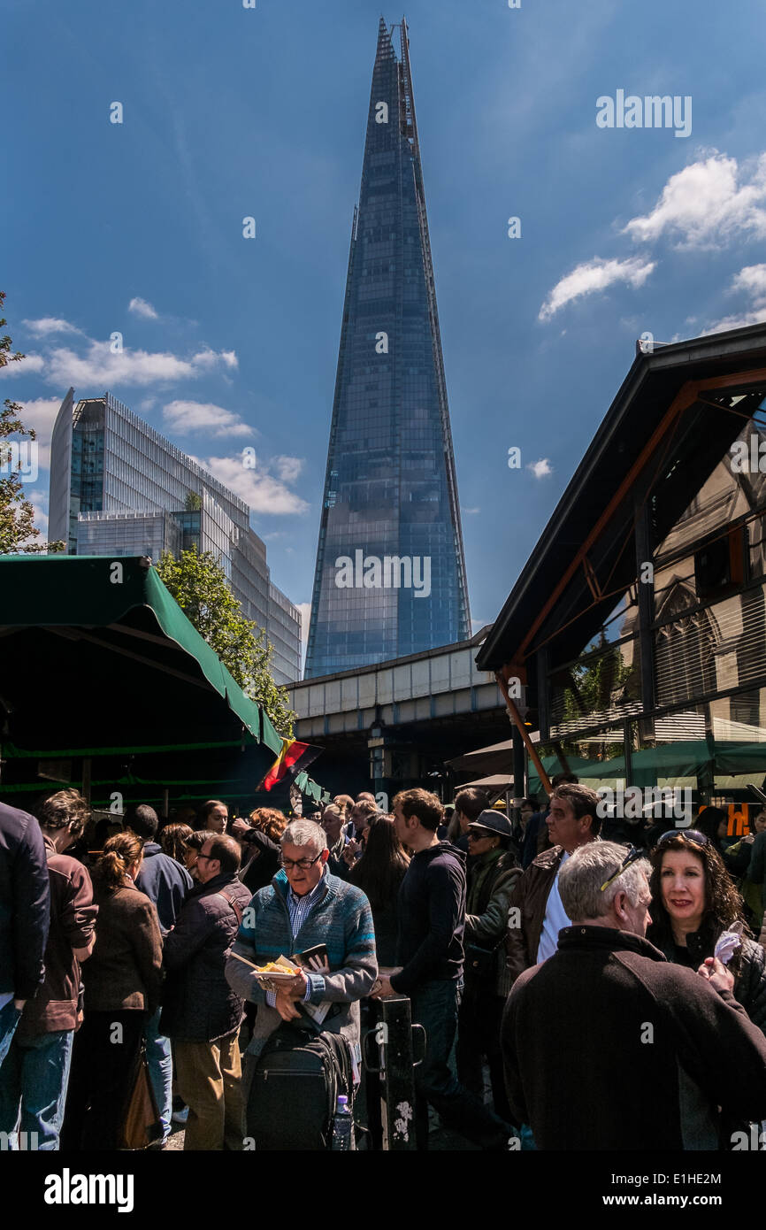 Le Shard vu du quartier de la rue du Marché Banque D'Images