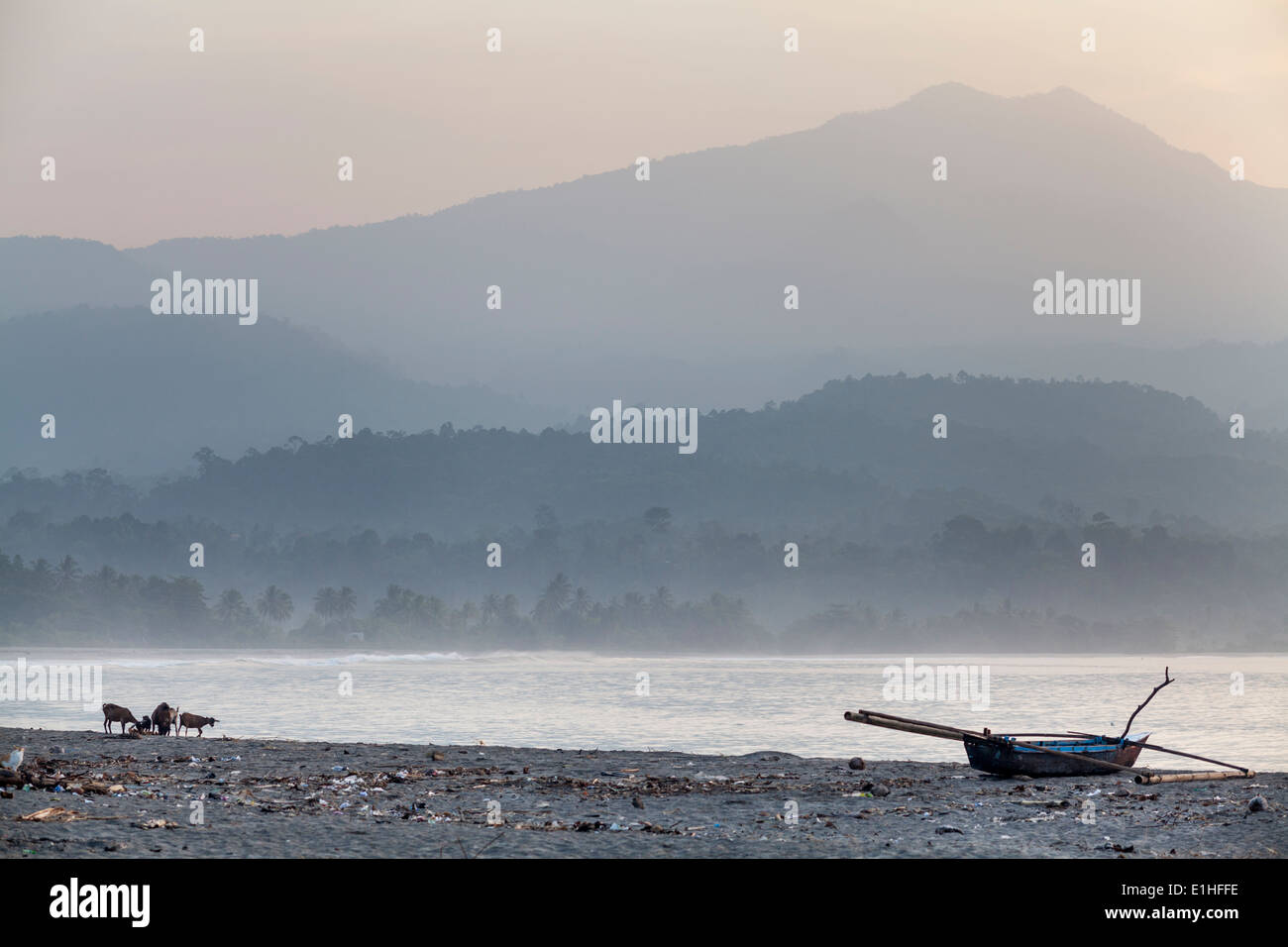 Une scène de plage en Pugung Tampak Sumatra en Indonésie. Banque D'Images
