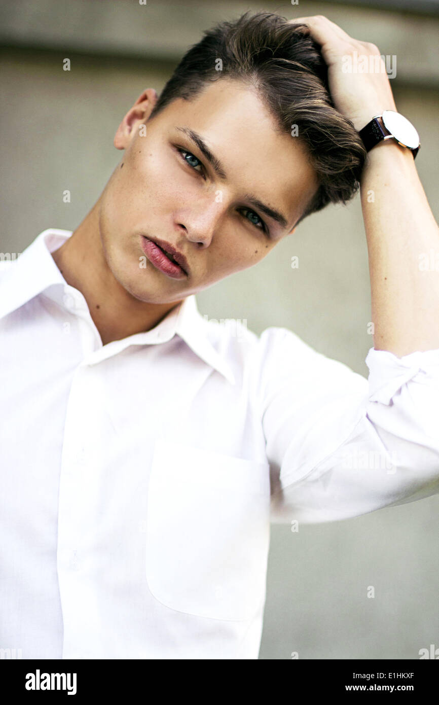 La dépression. La mélancolie. L'homme réfléchi en difficulté. Ennui et déception Banque D'Images