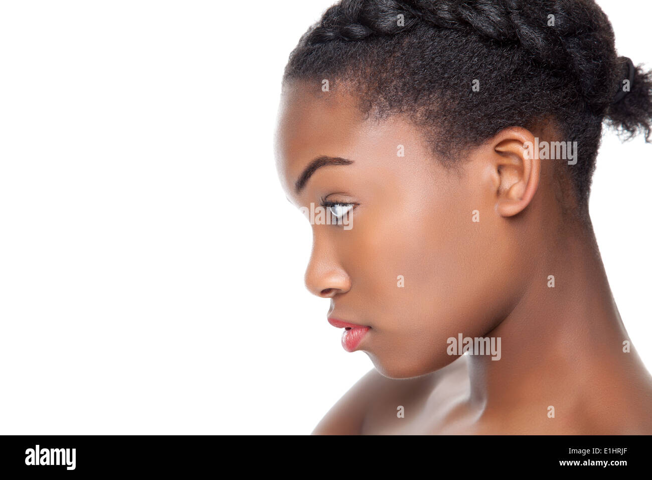 Vue de profil d'une jeune beauté noire Banque D'Images