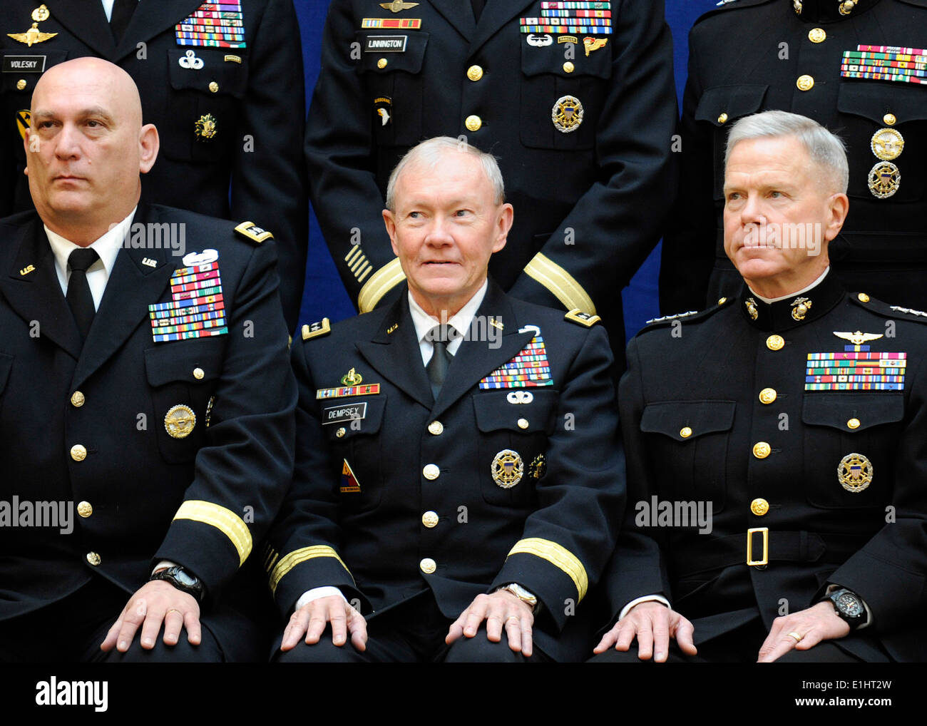 De gauche à droite, le chef de l'armée américaine, le Général Raymond T. Odierno, chef d'état-major interarmées, le général Martin Dempsey, et e Banque D'Images