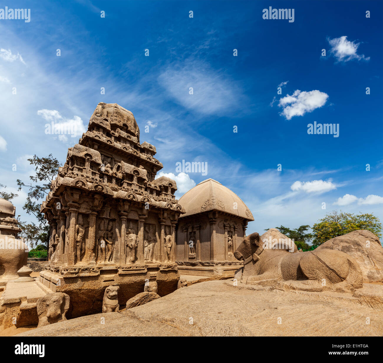 - Cinq rathas monolithiques hindoue antique Indian rock-cut architecture. Mahabalipuram, Tamil Nadu, Inde du Sud Banque D'Images