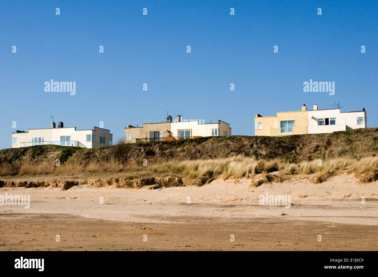 L'érosion l'érosion du littoral de la côte est propriété maison maison sur la plage à proximité de plages de sable de dune bridlington mer du sol à bord de ri Banque D'Images