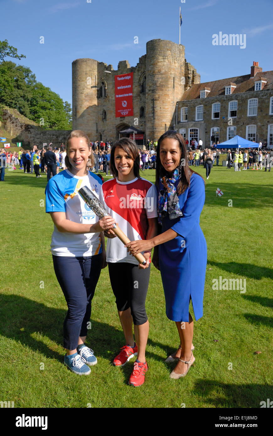 Tonbridge, Kent, UK. Le 05 juin, 2014. Le Queen's baton Relay atteint Tonbridge en route pour les Jeux du Commonwealth à Glasgow. Les athlètes Dame Kelly Holmes et Lizzy Yarnold rejoindre Maidstone MP et des Sports Ministre Helen Grant, un matin avec les élèves de l'événement à Tonbridge Castle. Banque D'Images