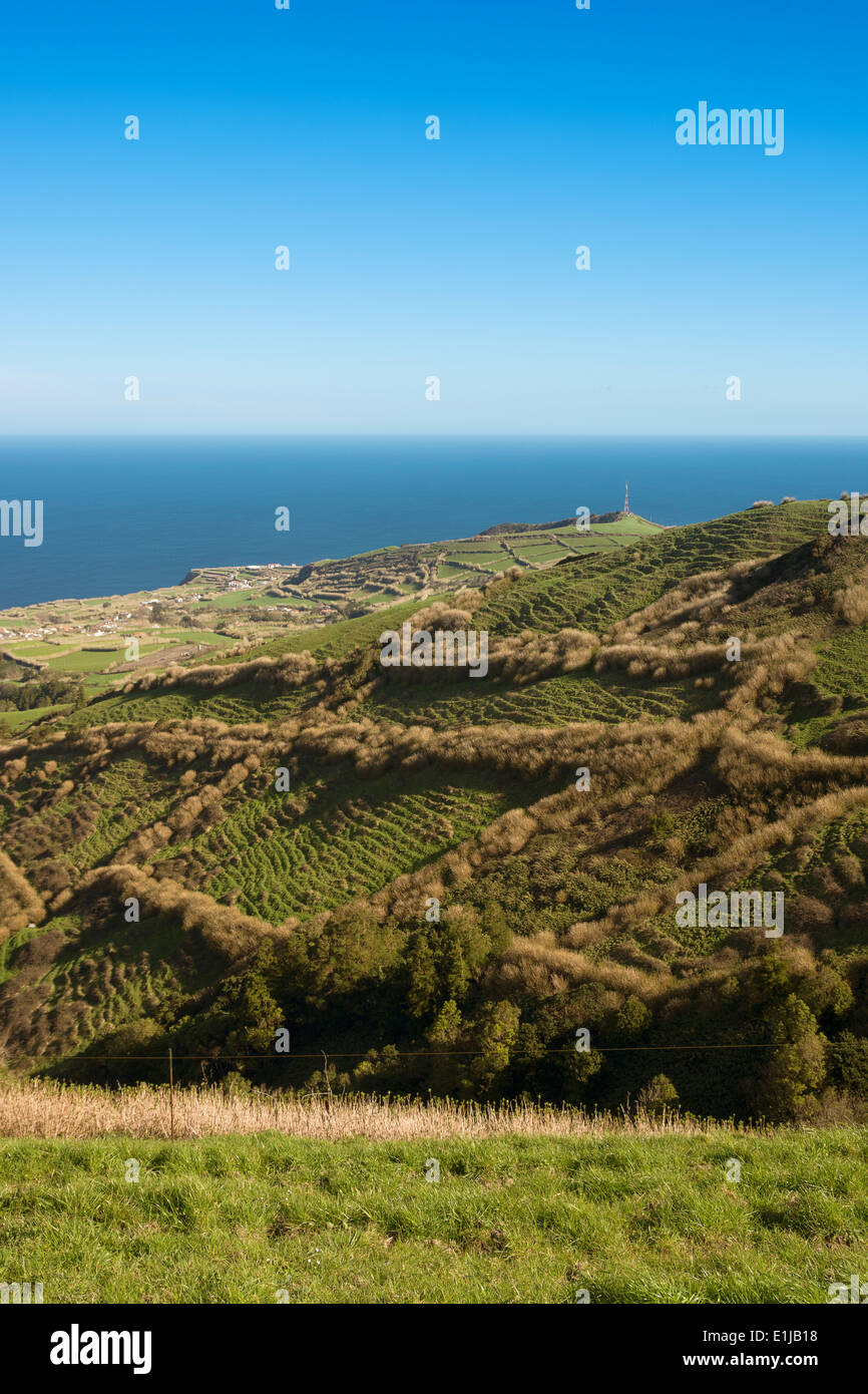 Le Portugal, Azores, Sao Miguel, vue au-dessus de la côte Nord-Ouest Banque D'Images