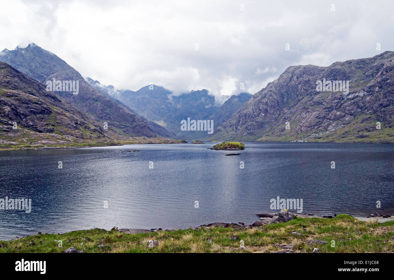 À l'ouest vers la montagnes Cuillin sur le Loch Coruisk sur l'île de Skye Ecosse Highland Banque D'Images